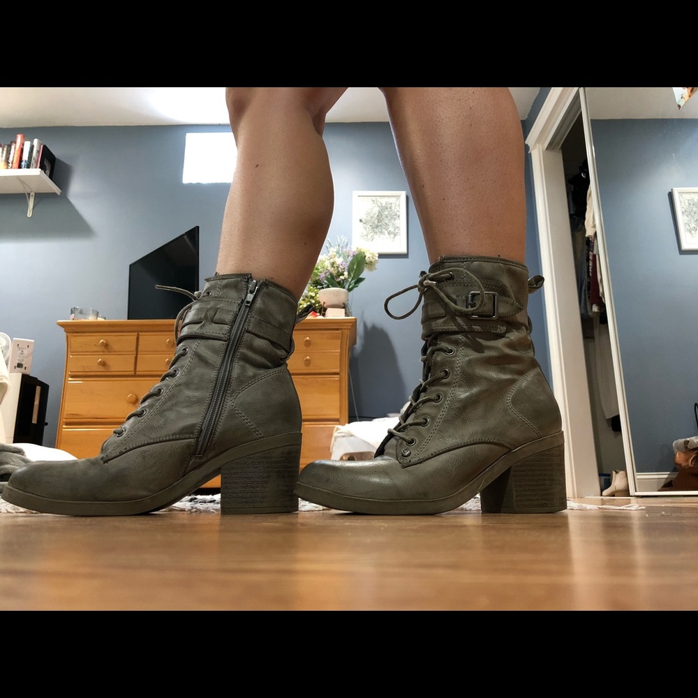 Guess Lace up heeled booties size 7